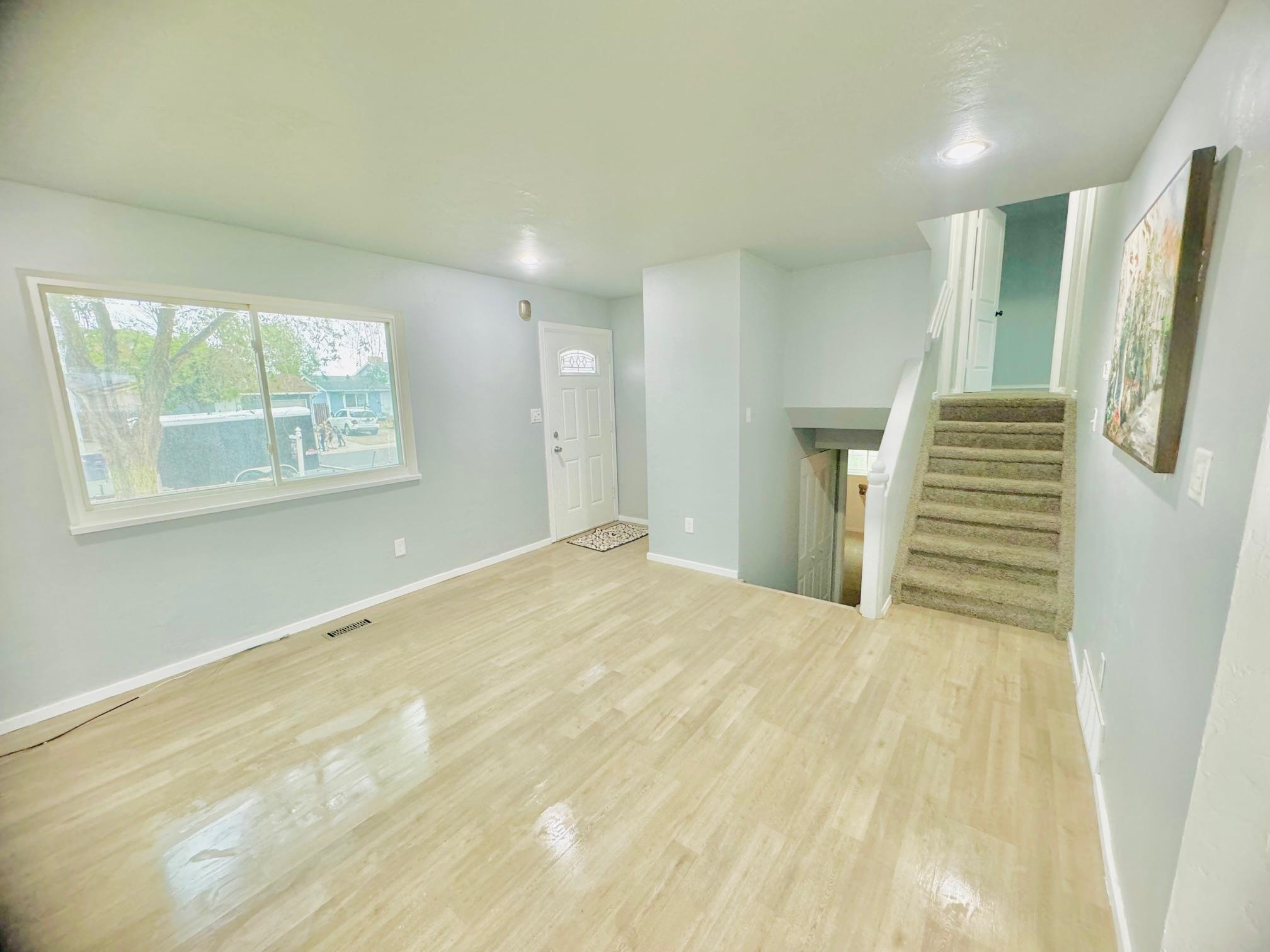 526 1/2 Garland Street