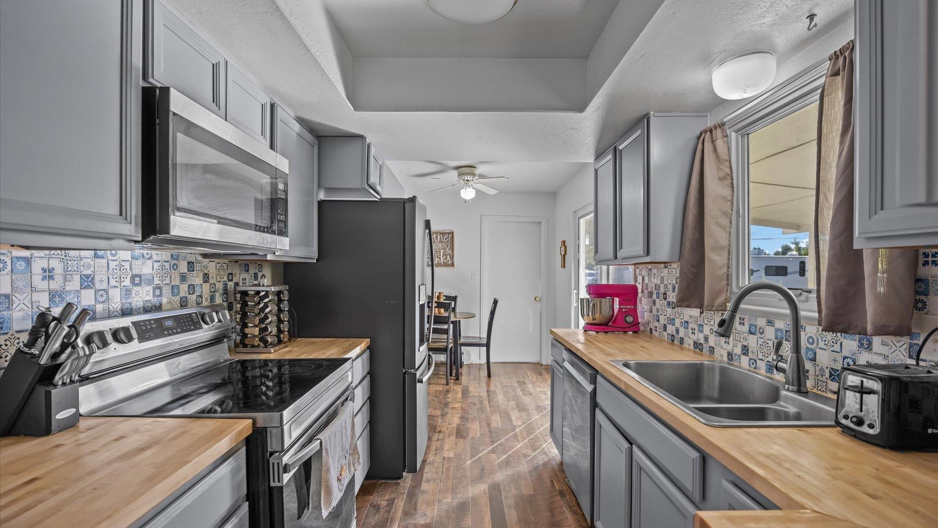 932 E Carolina Avenue