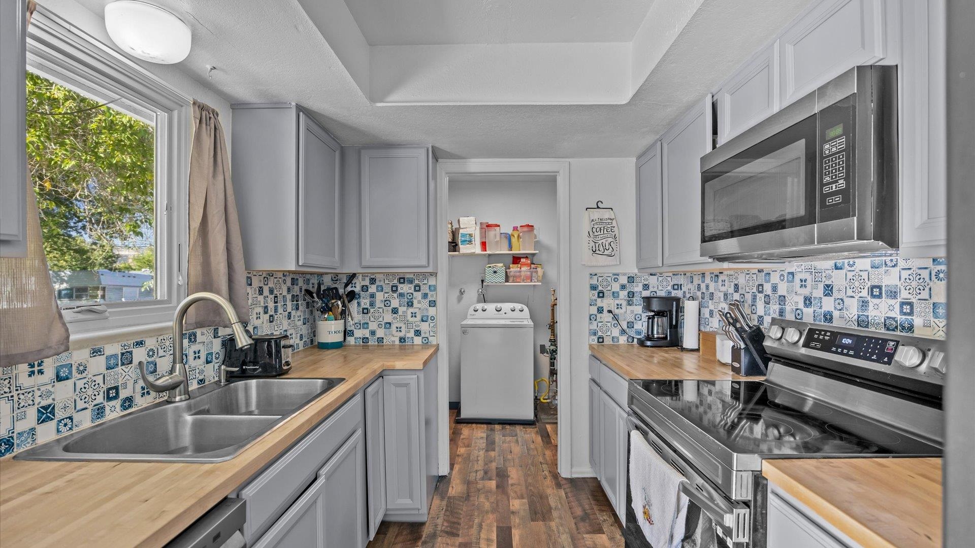 932 E Carolina Avenue