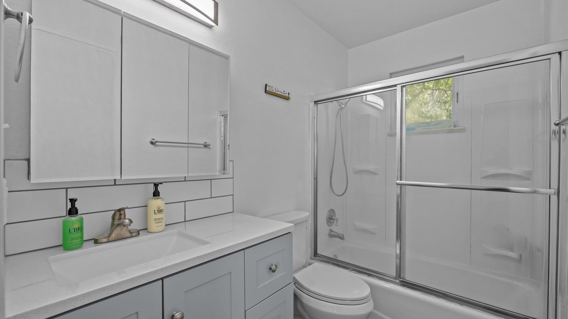 932 E Carolina Avenue