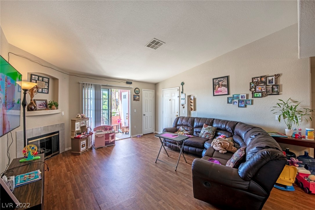 4730 East Craig Road 2003