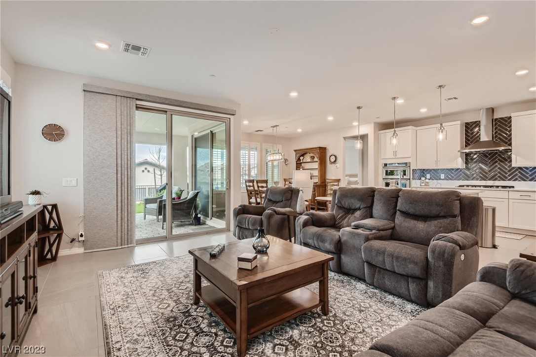 22 Sun Mirage Avenue