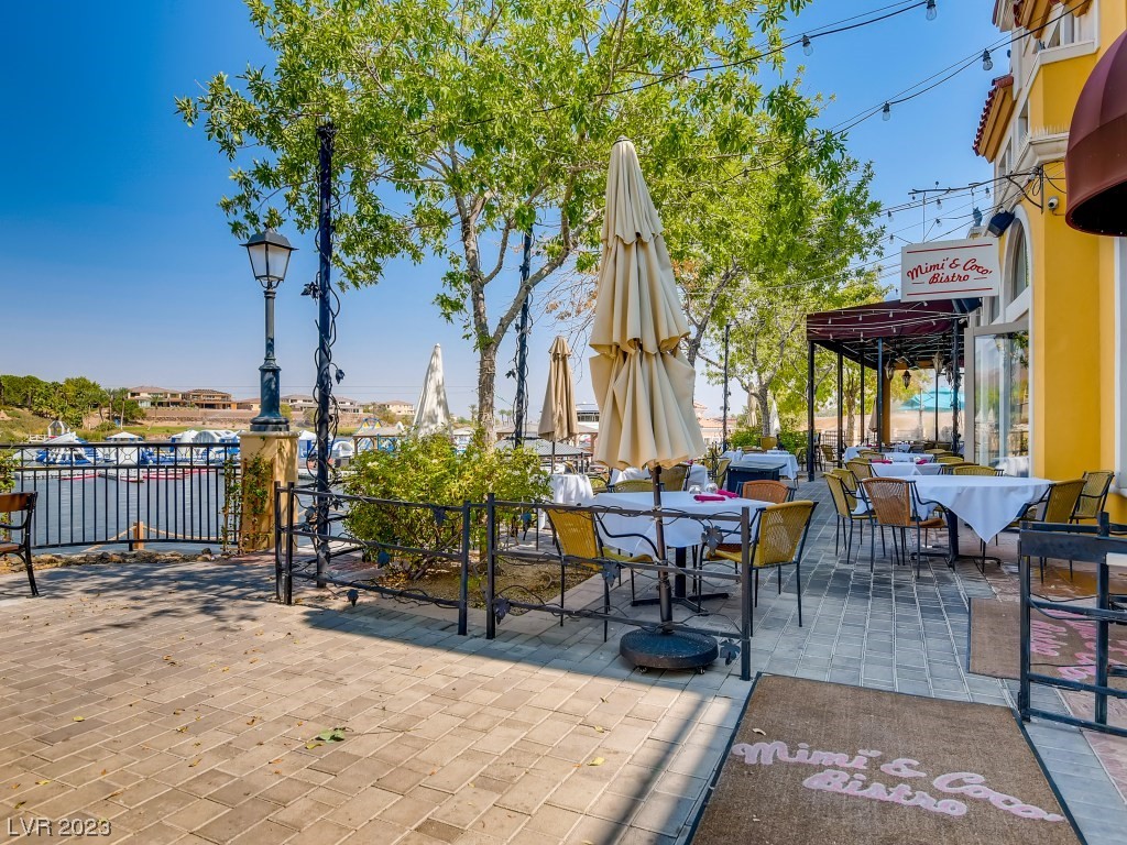 22 Sun Mirage Avenue