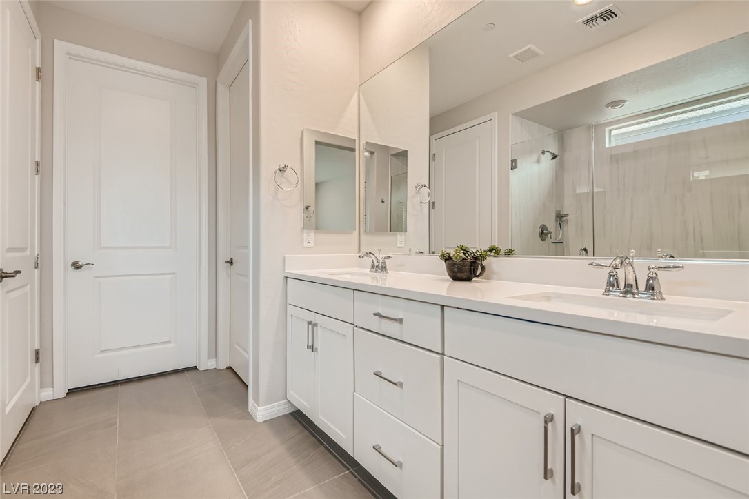 22 Sun Mirage Avenue