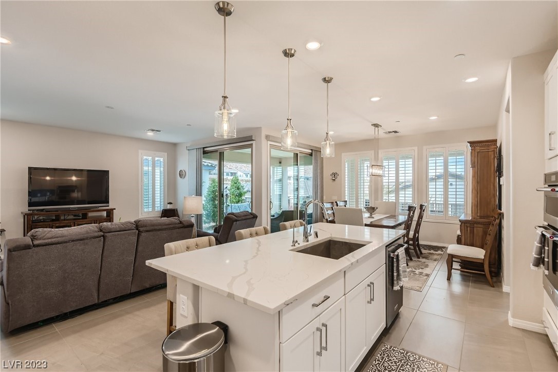 22 Sun Mirage Avenue