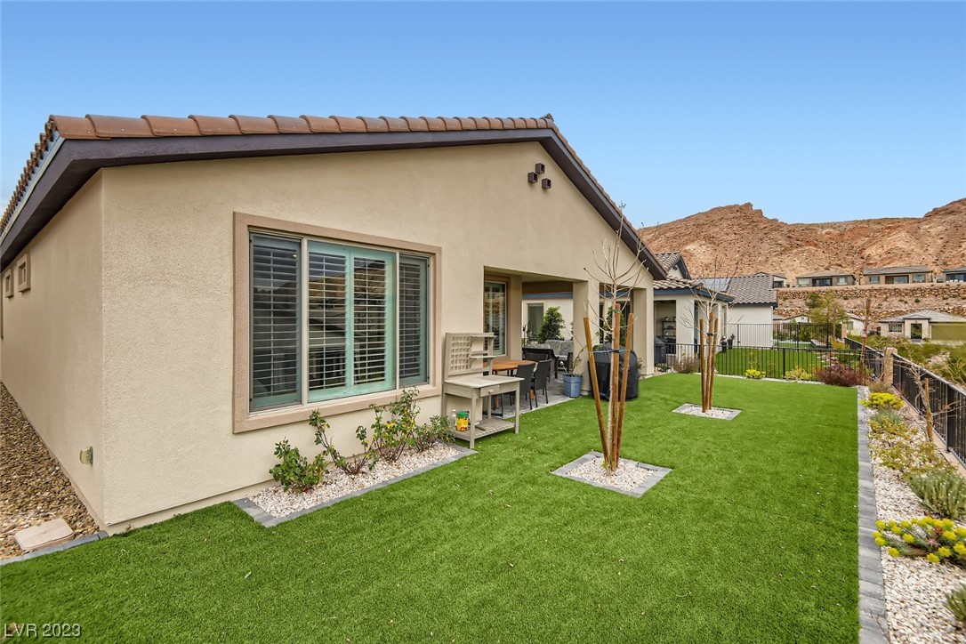 22 Sun Mirage Avenue