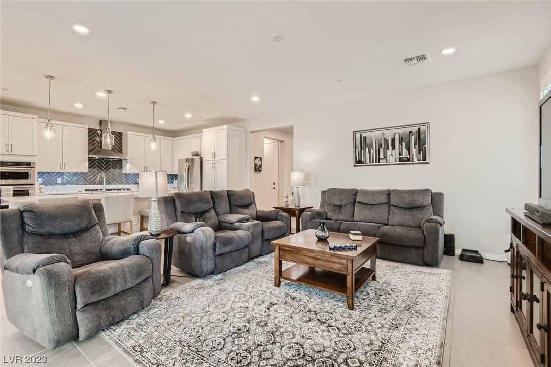 22 Sun Mirage Avenue