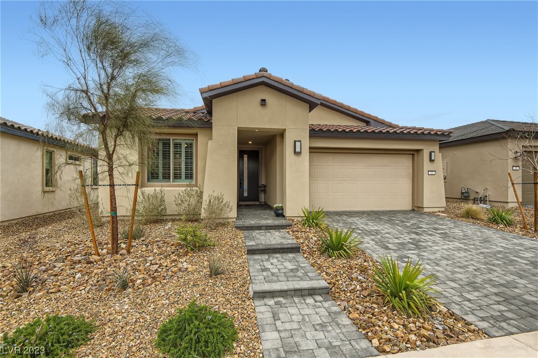 22 Sun Mirage Avenue