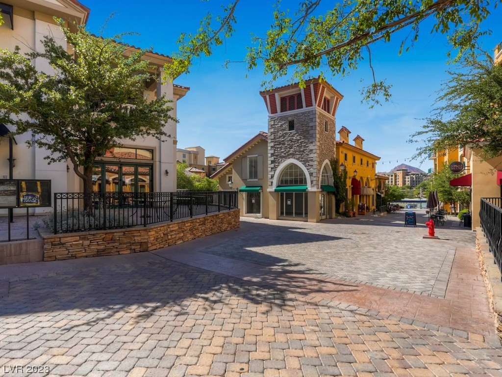 22 Sun Mirage Avenue