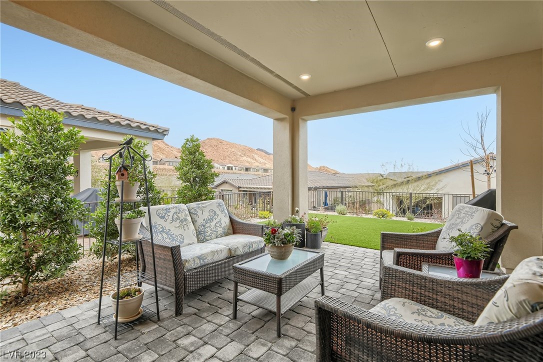 22 Sun Mirage Avenue