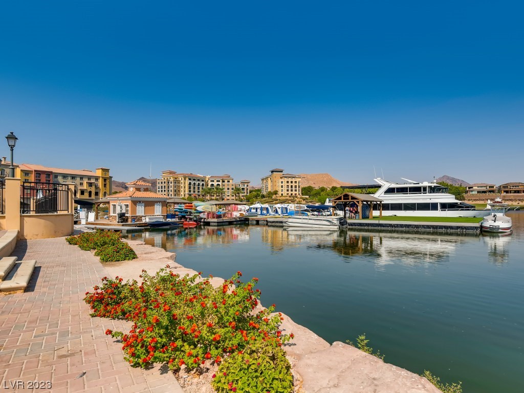 22 Sun Mirage Avenue