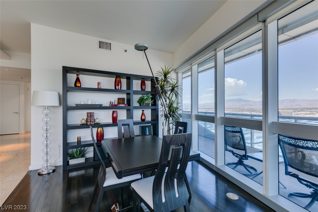 4471 Dean Martin Drive 3900