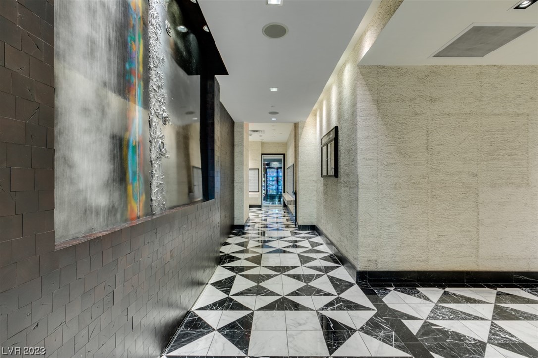 4471 Dean Martin Drive 3900