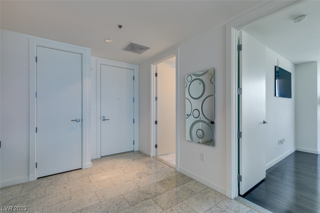 4471 Dean Martin Drive 3900