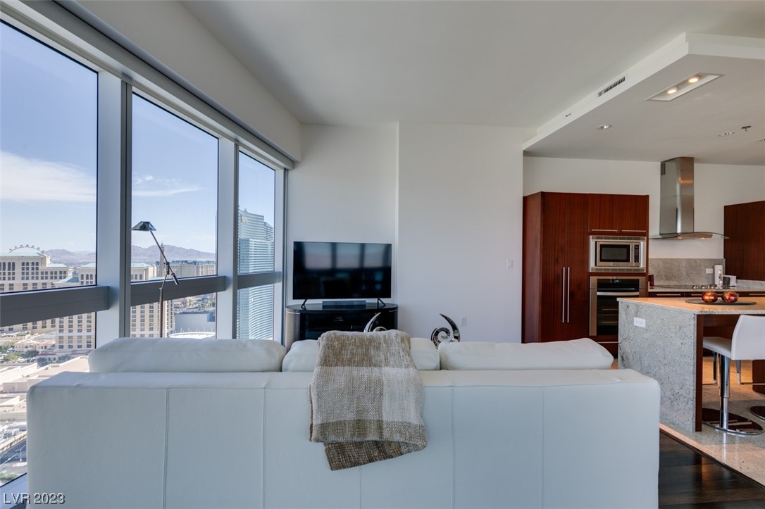 4471 Dean Martin Drive 3900