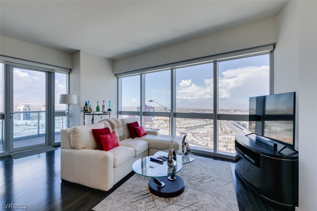 4471 Dean Martin Drive 3900