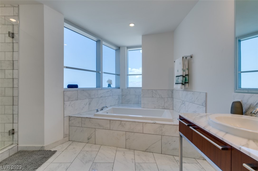 4471 Dean Martin Drive 3900