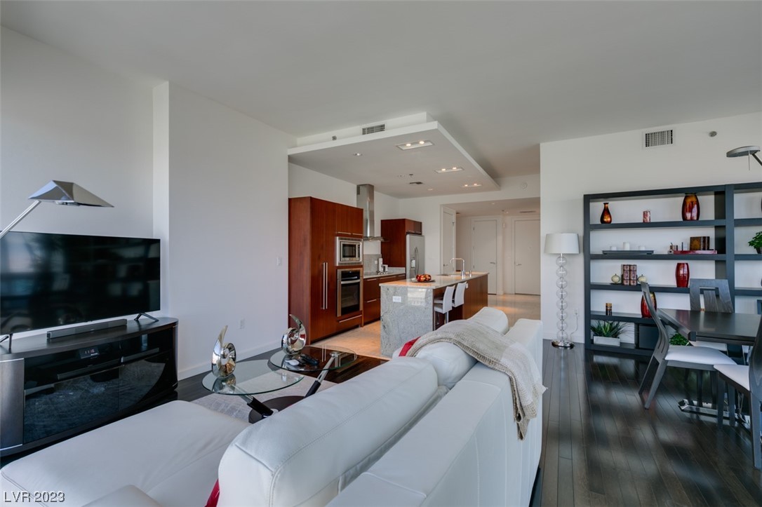 4471 Dean Martin Drive 3900