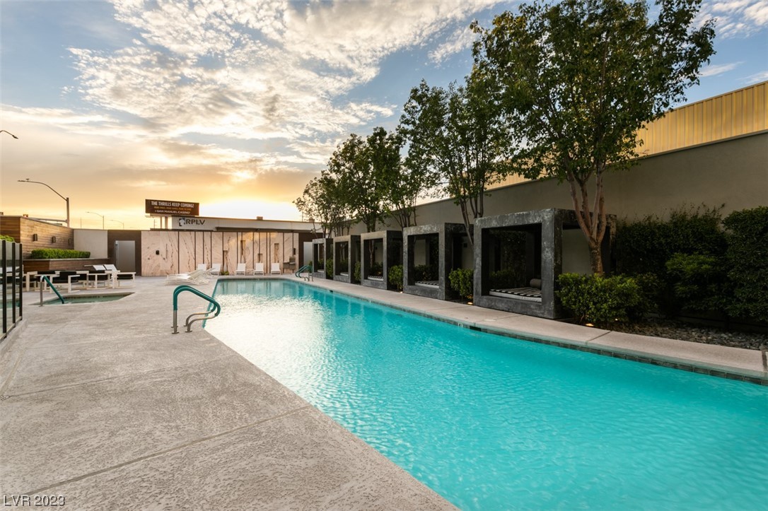 4471 Dean Martin Drive 3900