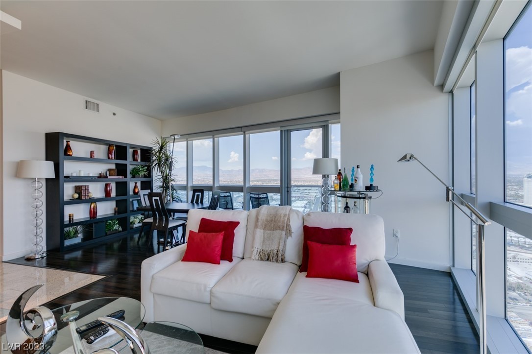 4471 Dean Martin Drive 3900