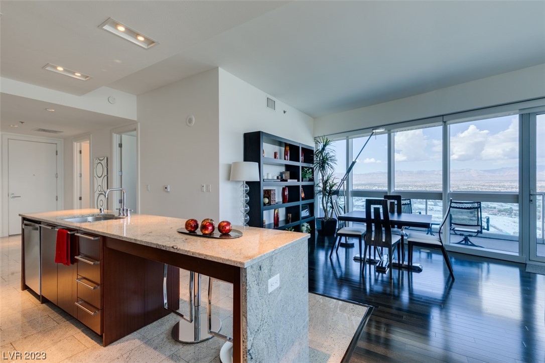 4471 Dean Martin Drive 3900