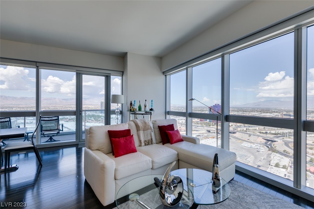 4471 Dean Martin Drive 3900