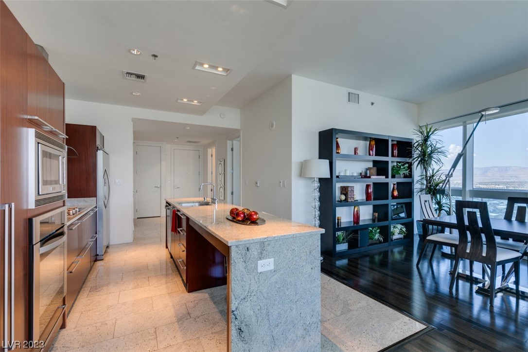 4471 Dean Martin Drive 3900