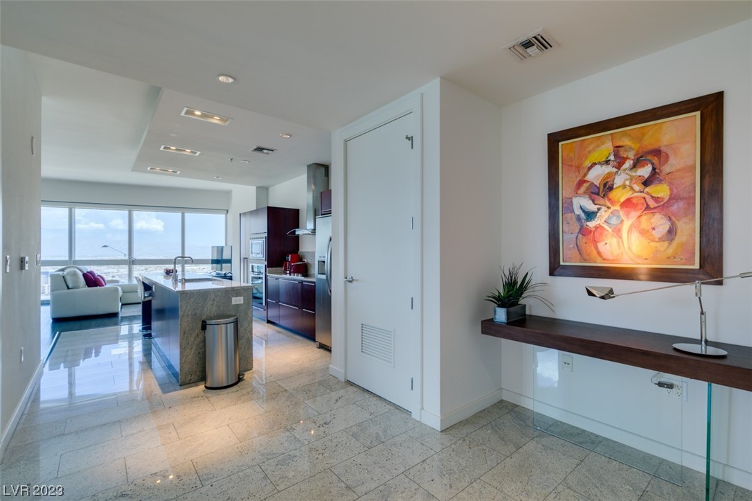 4471 Dean Martin Drive 3900