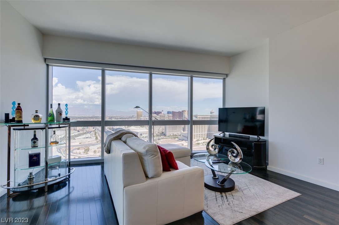 4471 Dean Martin Drive 3900