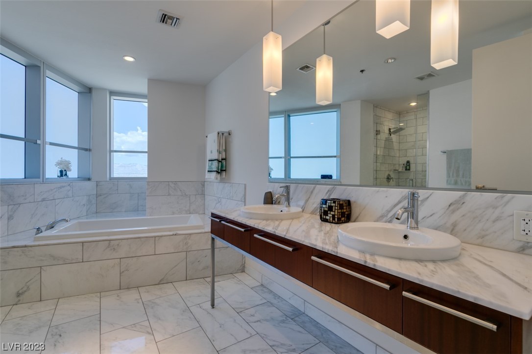 4471 Dean Martin Drive 3900