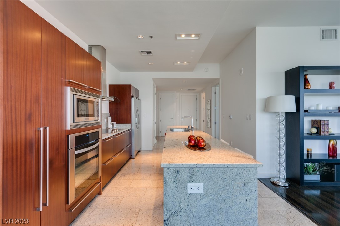 4471 Dean Martin Drive 3900