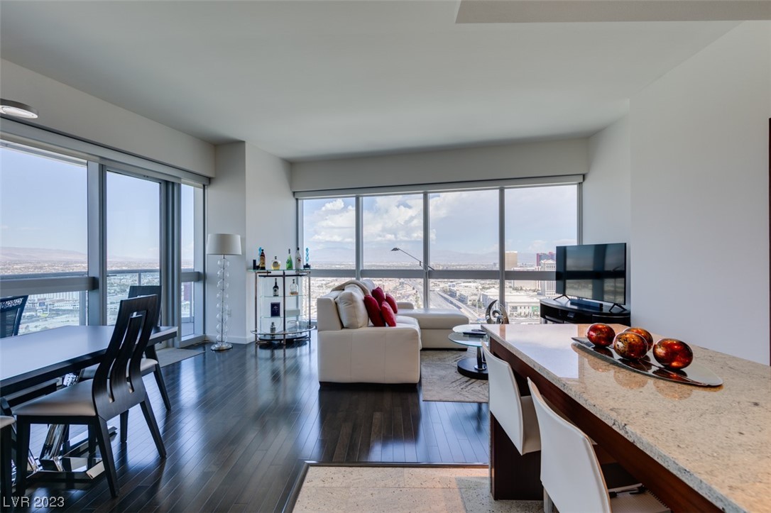 4471 Dean Martin Drive 3900