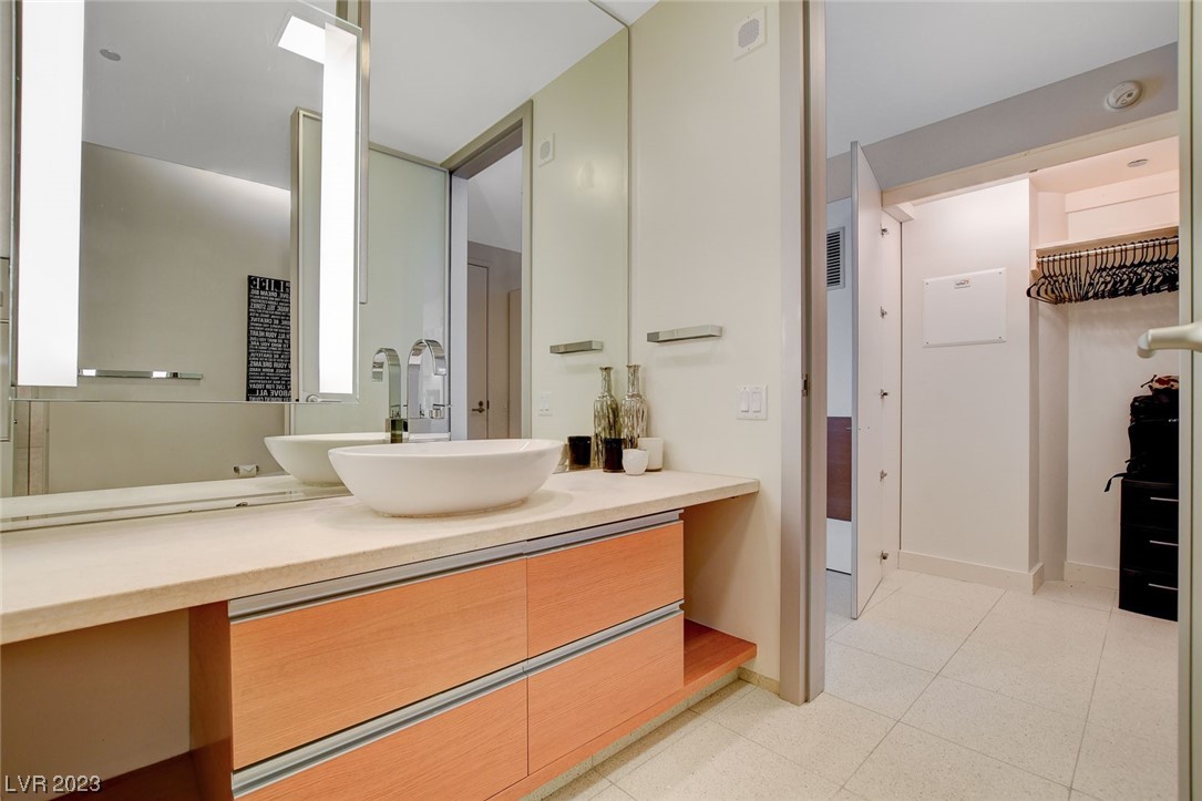 3726 Las Vegas Boulevard 1010