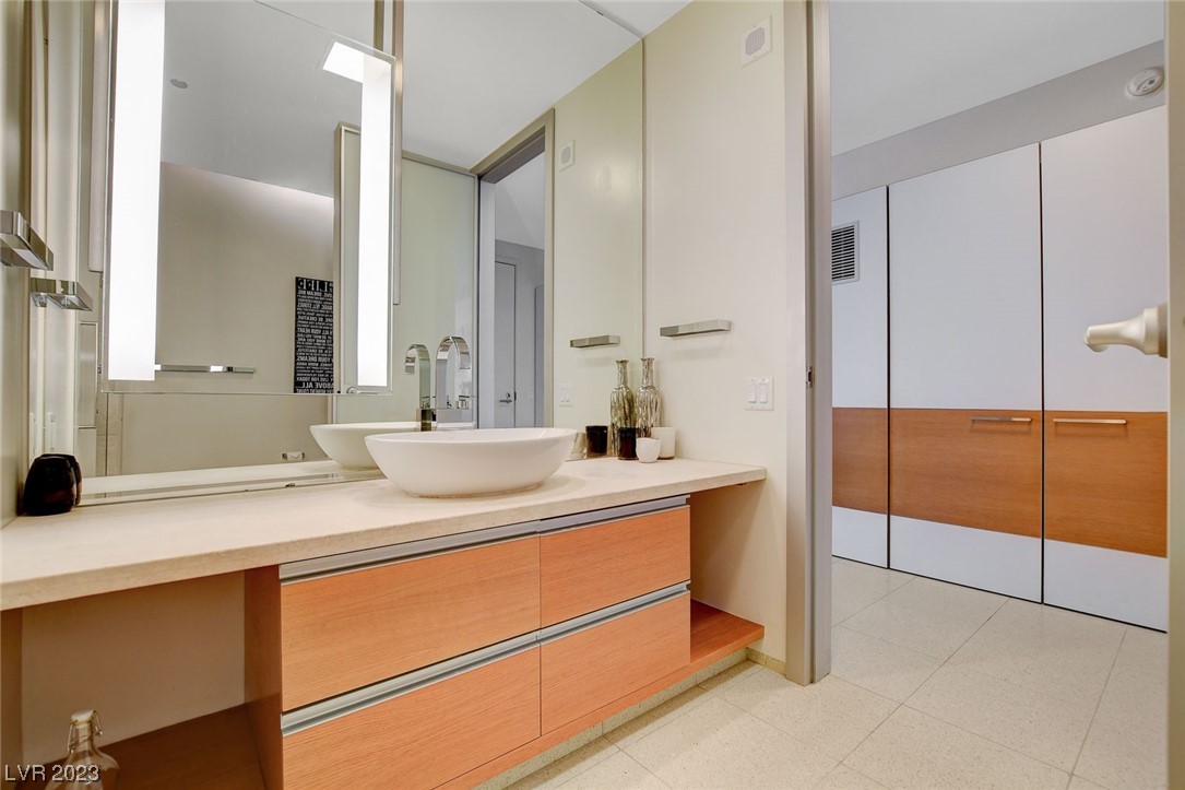 3726 Las Vegas Boulevard 1010