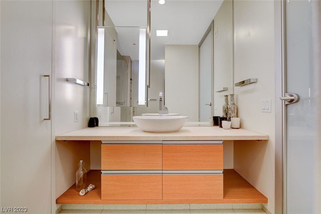 3726 Las Vegas Boulevard 1010