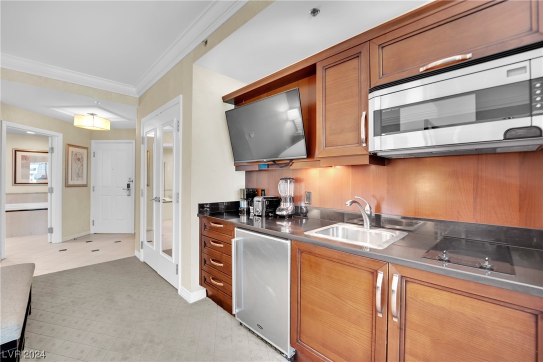 145 East Harmon Avenue 403