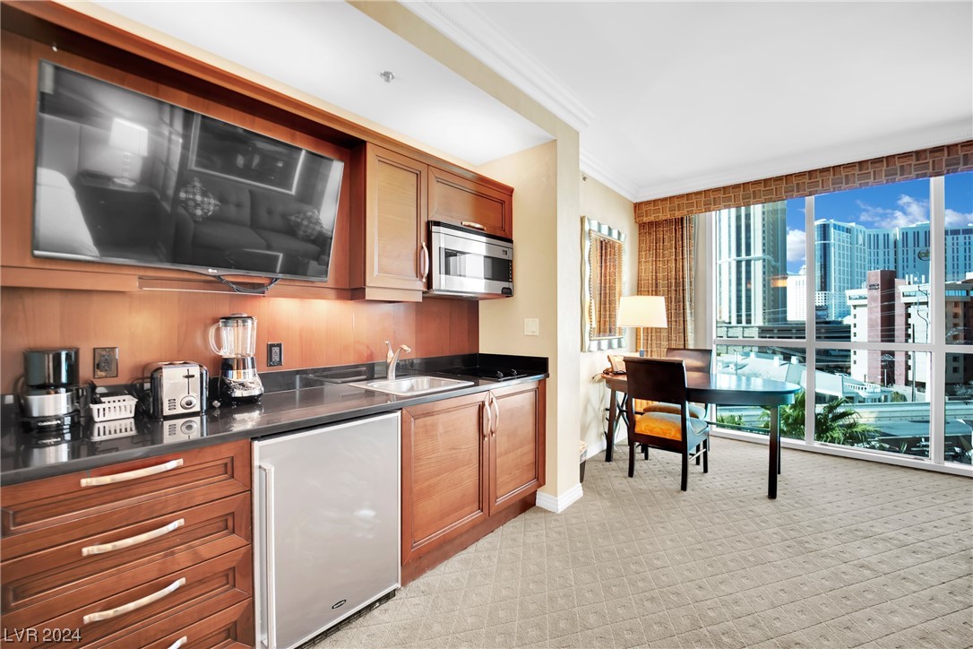 145 East Harmon Avenue 403