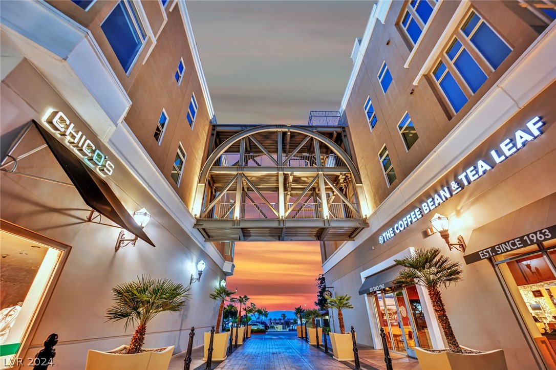 2220 Village Walk Drive 3224