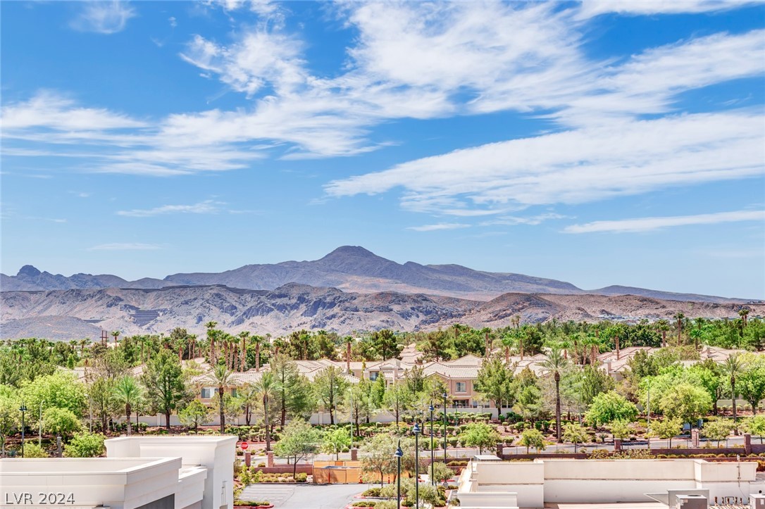 2220 Village Walk Drive 3224