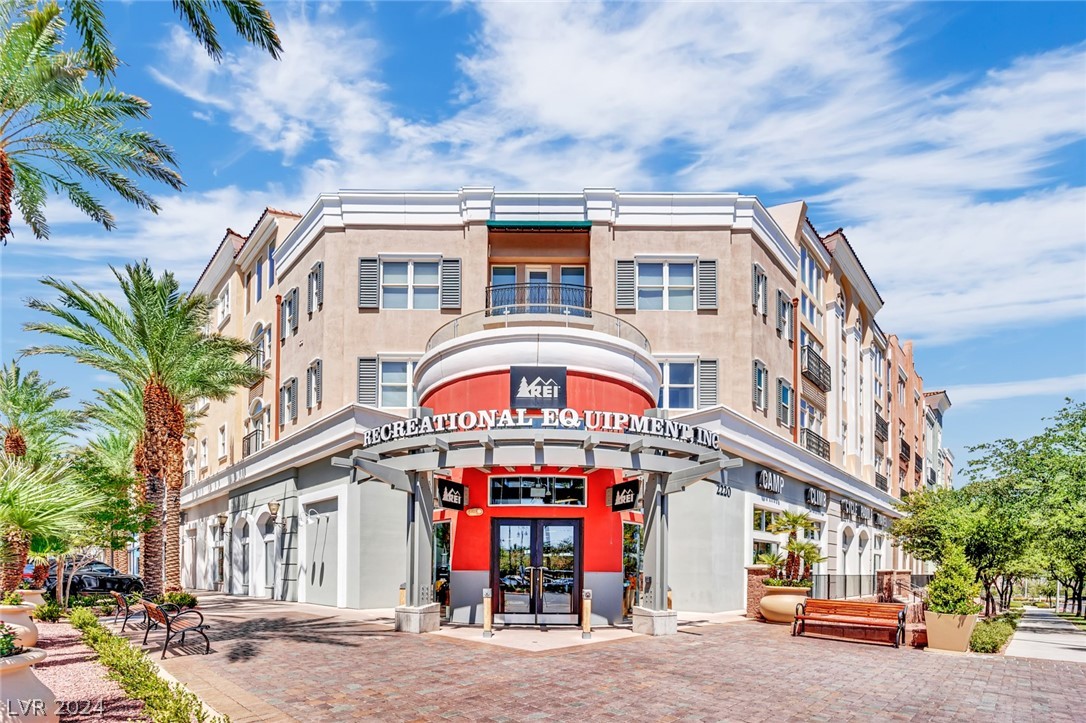 2220 Village Walk Drive 3224