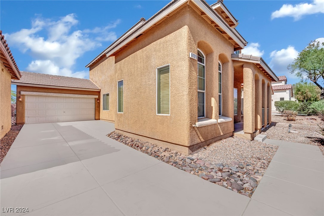 6125 Glenborough Street