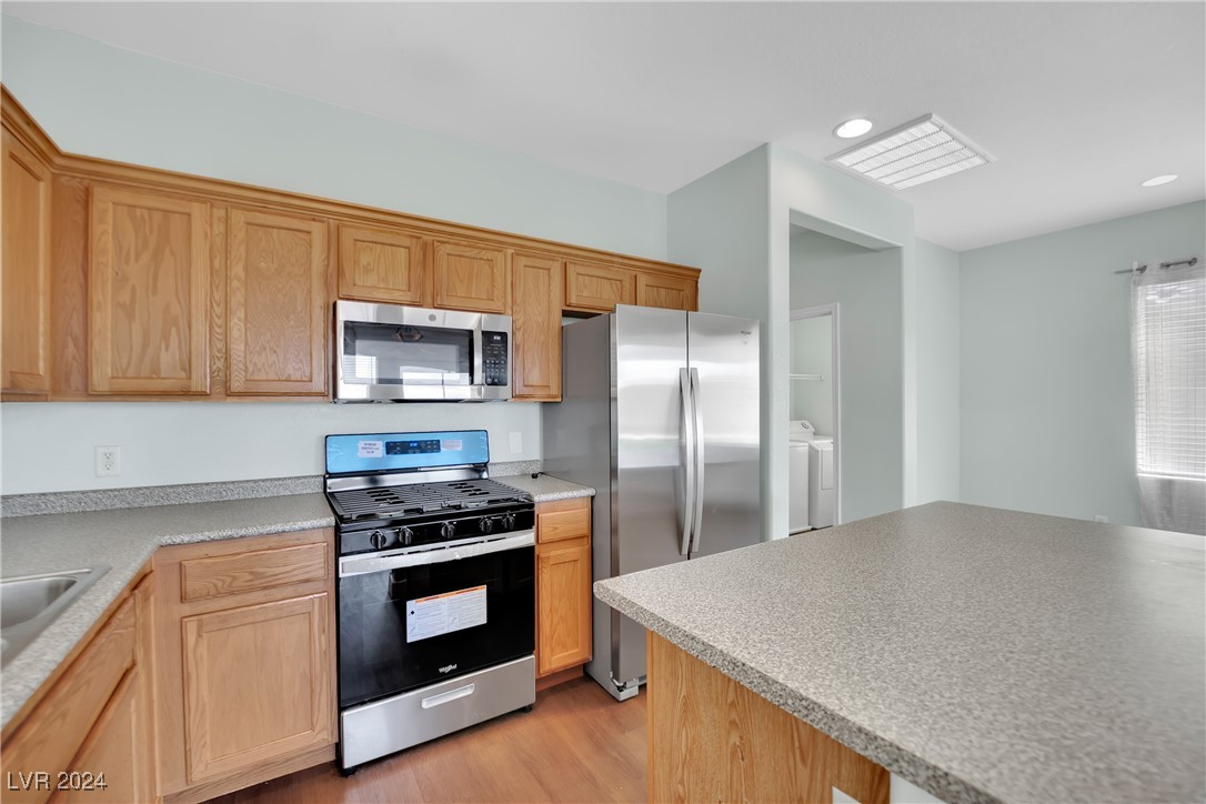 6125 Glenborough Street