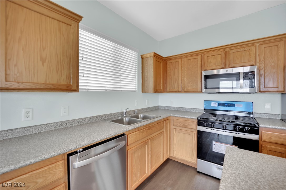 6125 Glenborough Street