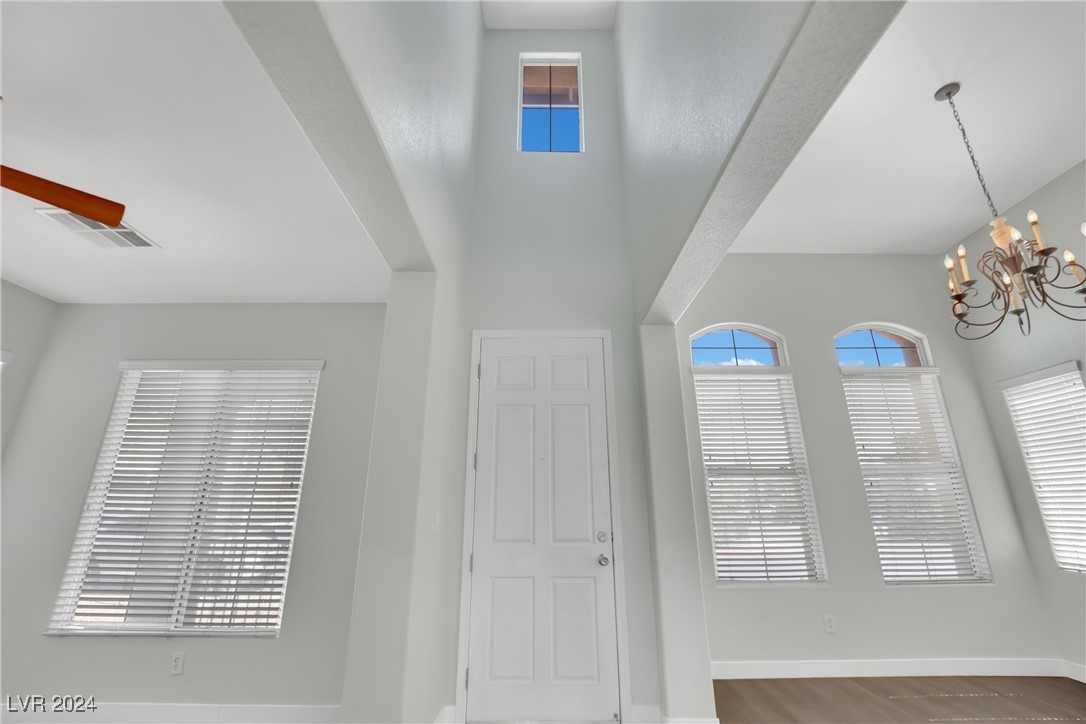 6125 Glenborough Street