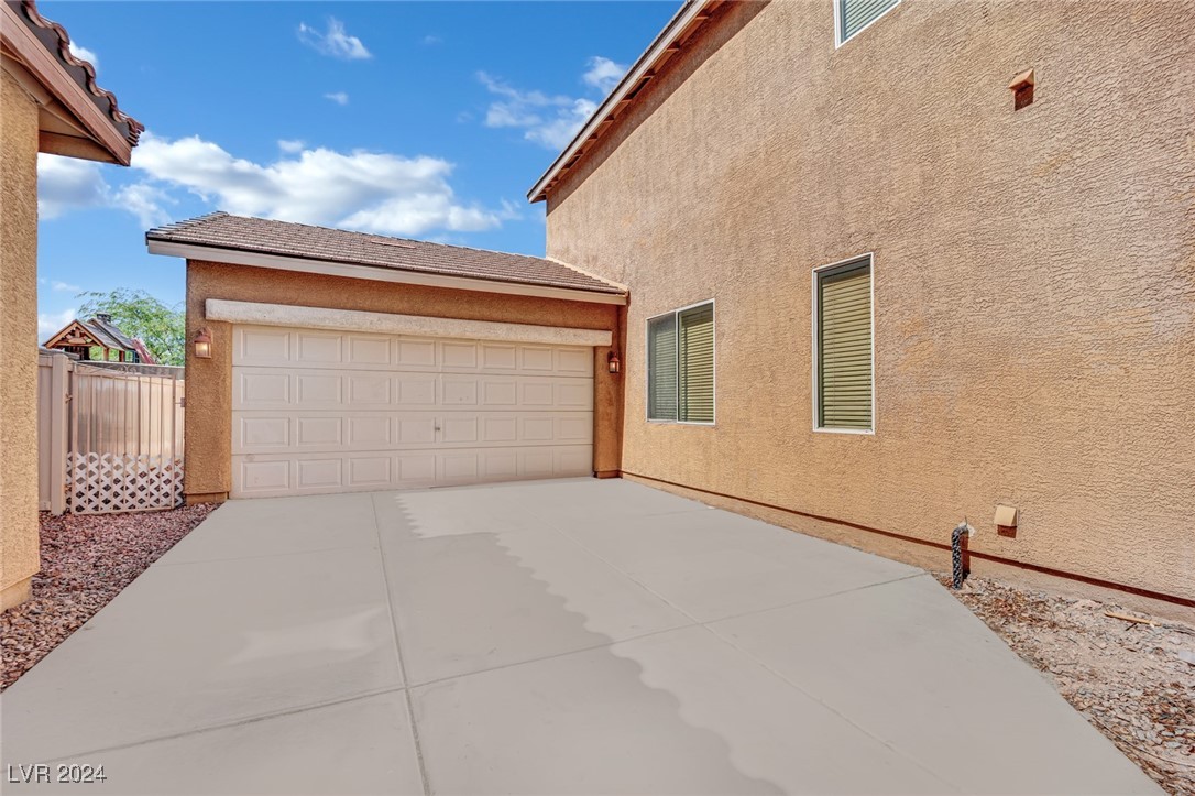 6125 Glenborough Street