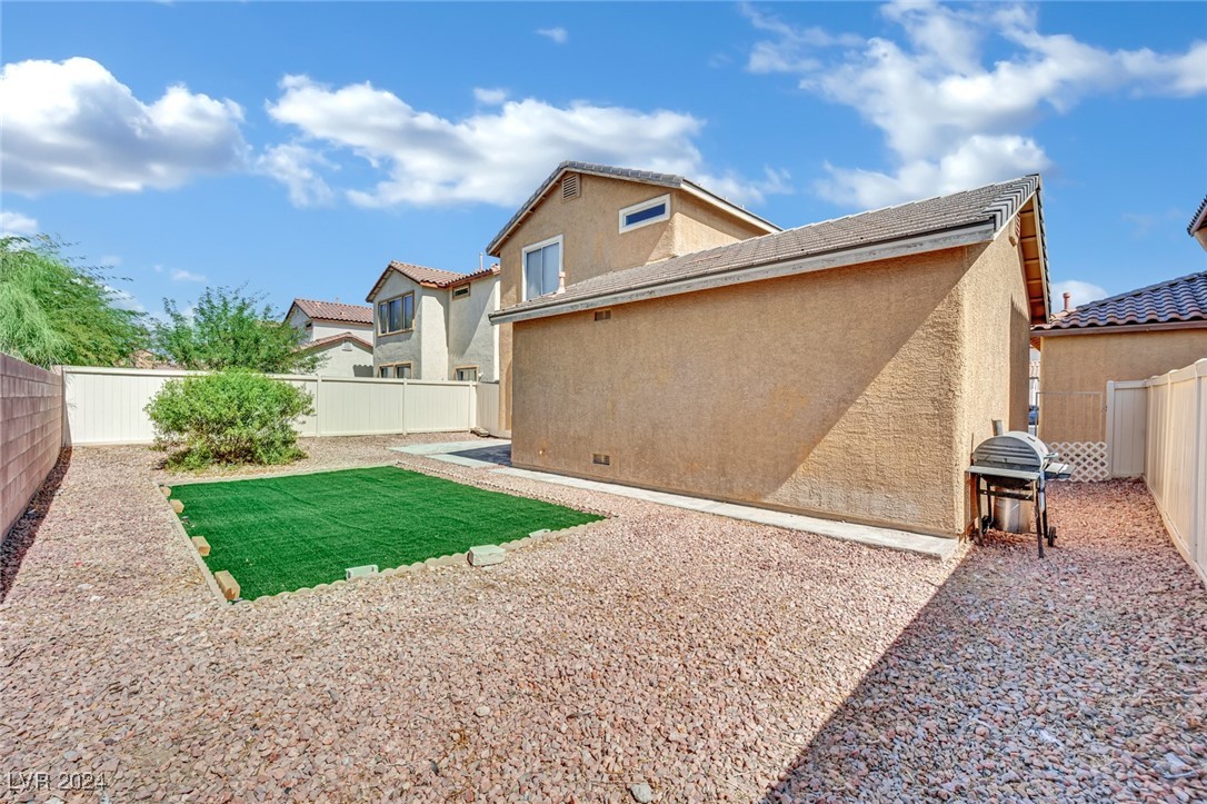 6125 Glenborough Street