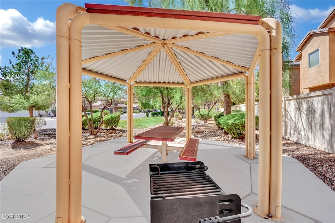 6125 Glenborough Street