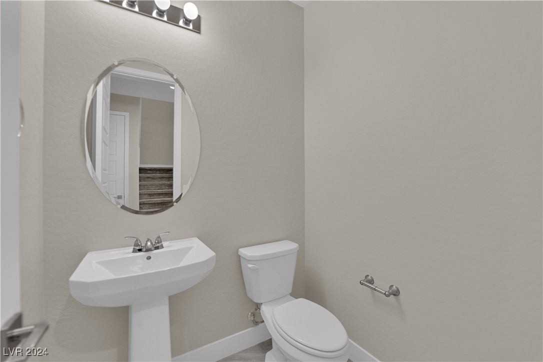 11692 Hamilton Lake Avenue