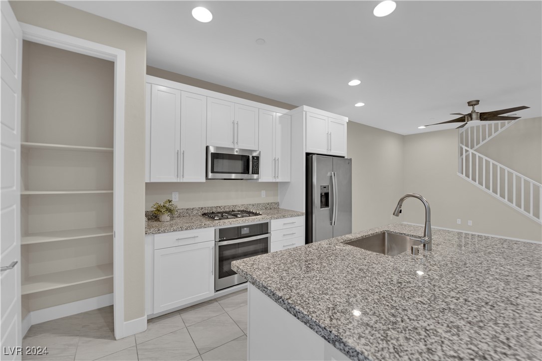 11692 Hamilton Lake Avenue