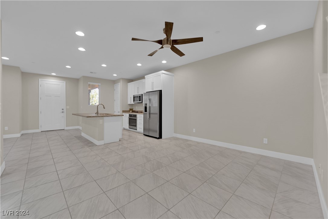 11692 Hamilton Lake Avenue